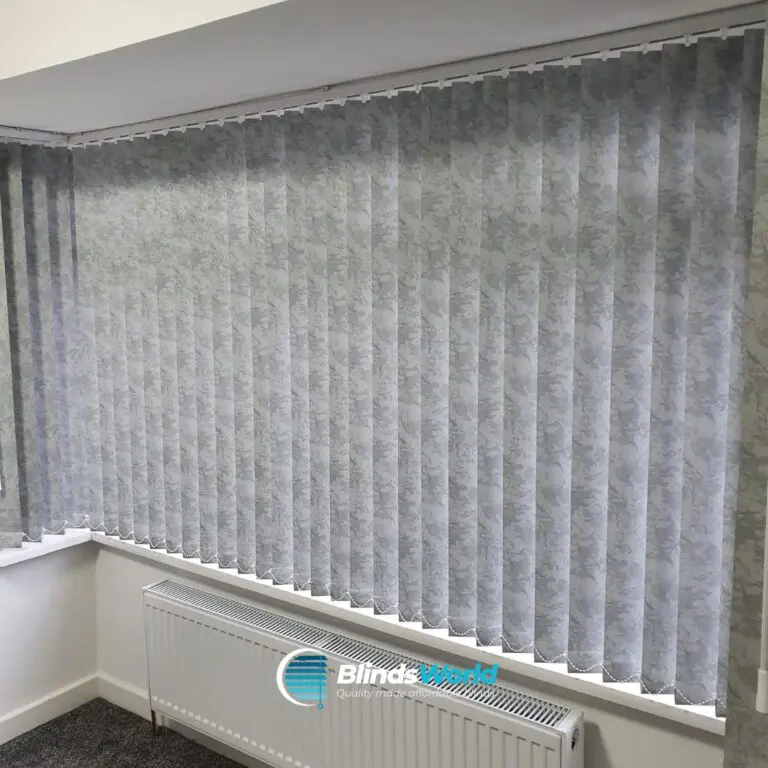 Made-to-measure blinds in a customer's home